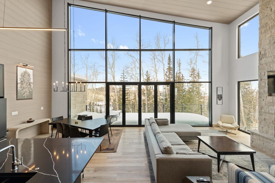Modern Ski-In/Out Home in Brian Head w/ Deck House in Brian Head