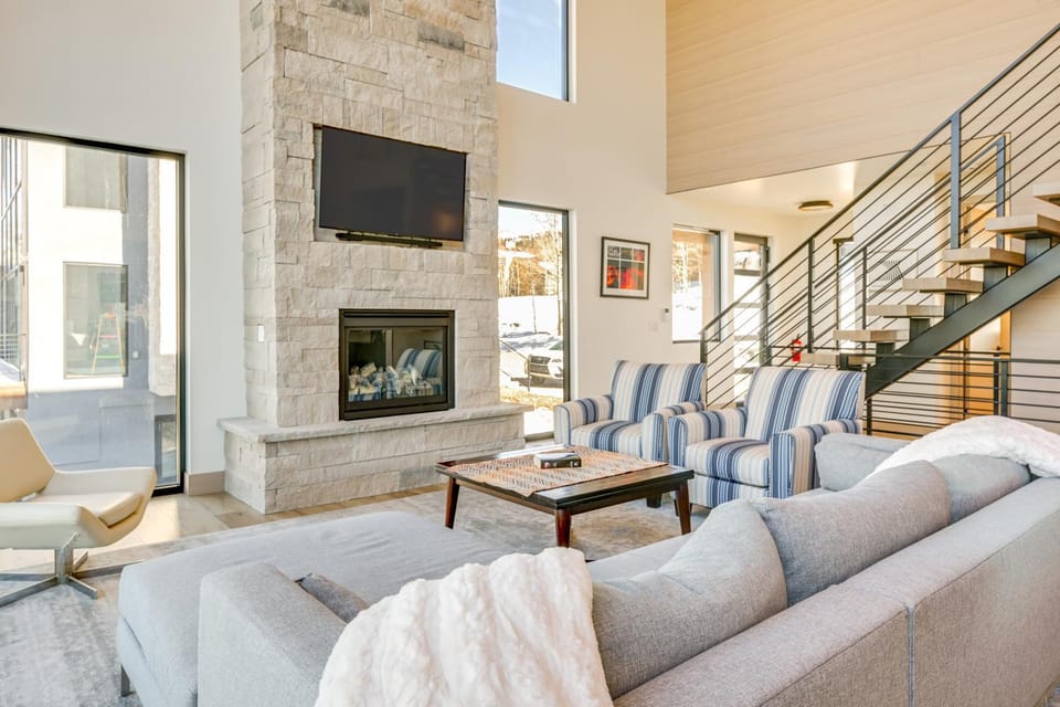 Modern Ski-In/Out Home in Brian Head w/ Deck House in Brian Head