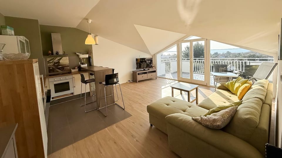 Kitchen or kitchenette, Living room, dishwasher