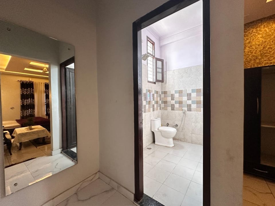Shower, Toilet, Bathroom, Bedroom, towels