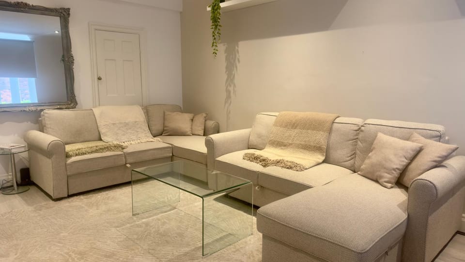 2 Bedroom Apartment Queensway Central London by Wild Apartment in City of Westminster