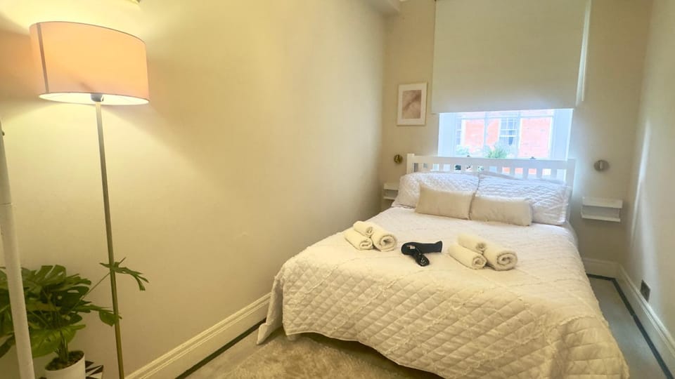 2 Bedroom Apartment Queensway Central London by Wild Apartment in City of Westminster