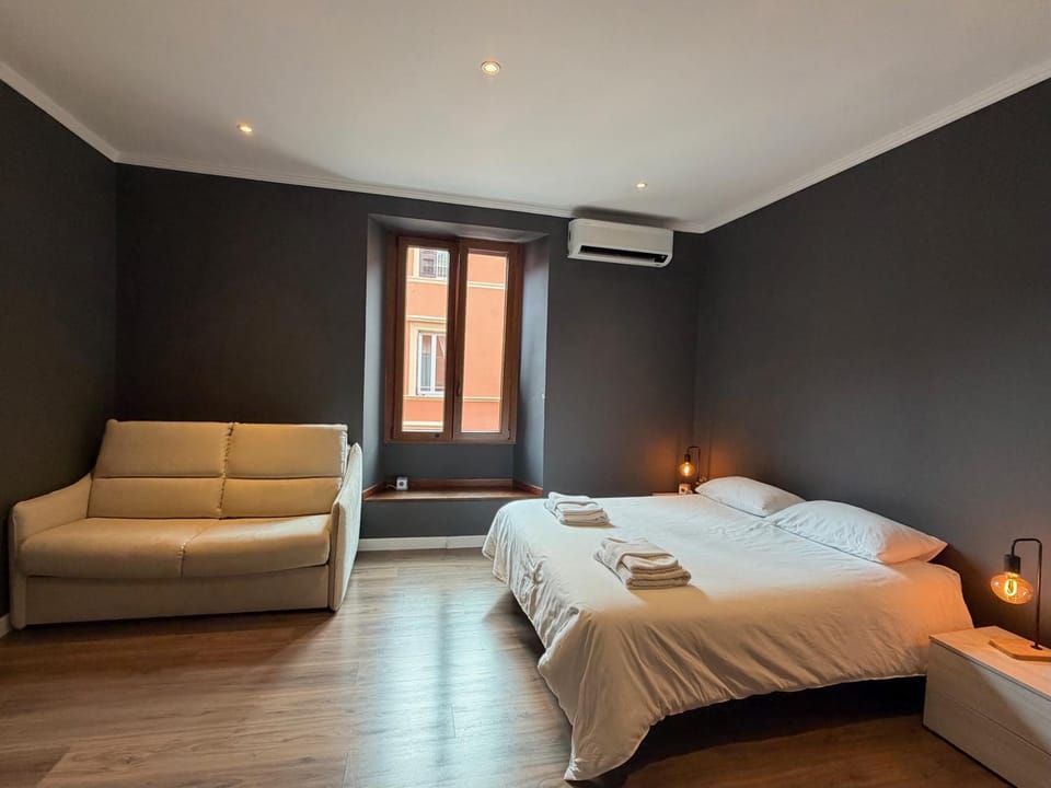 TV and multimedia, Photo of the whole room, Seating area, Bedroom, towels, wardrobe, air conditioner