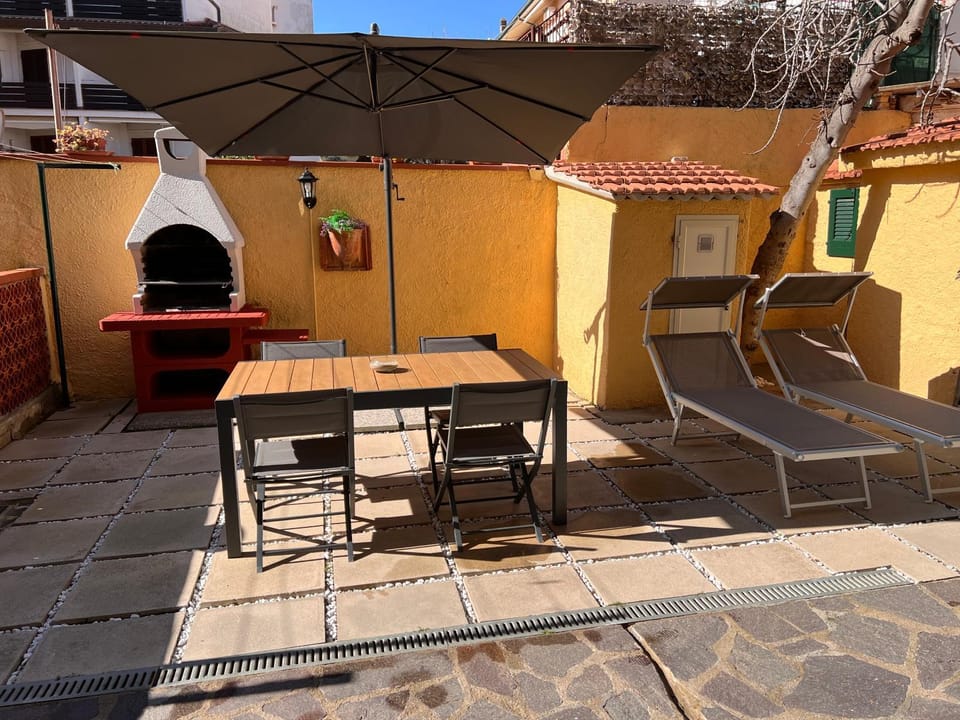 Patio, BBQ facilities, Garden, Garden, View (from property/room), Dining area, sunbed
