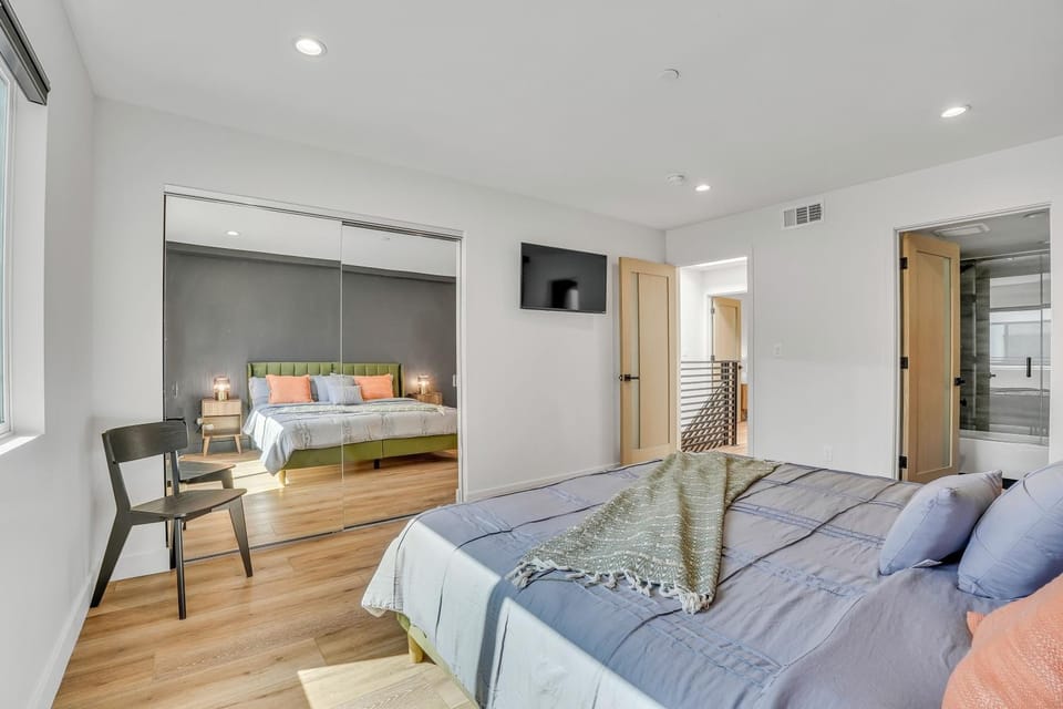 Bed, Bathroom, Bedroom