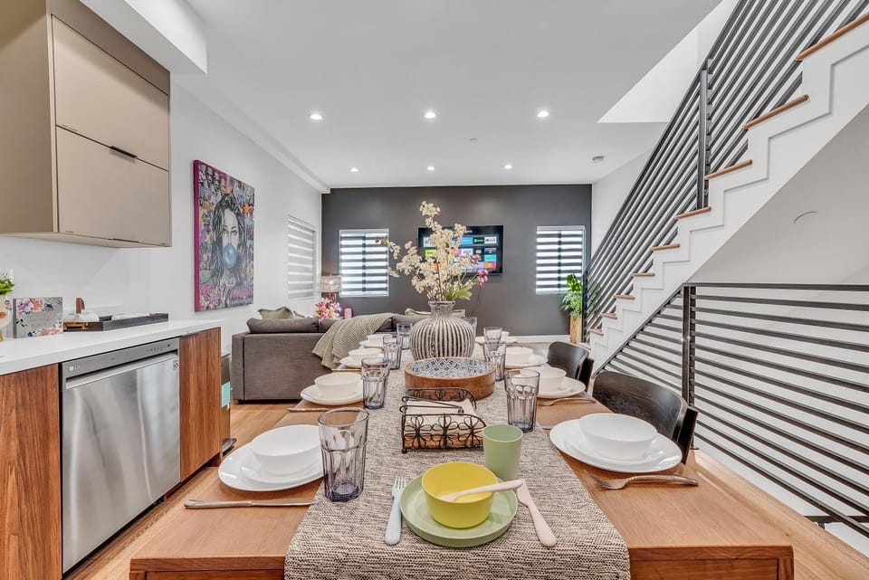 Living room, Dining area