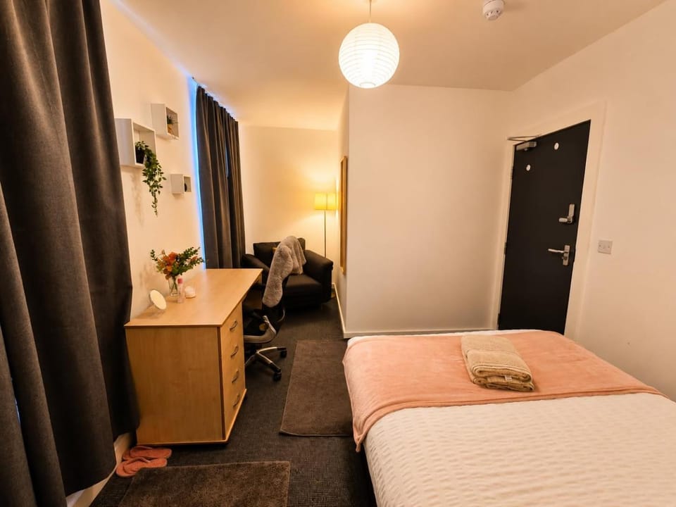 Bed, Photo of the whole room, Seating area, Bedroom, wardrobe