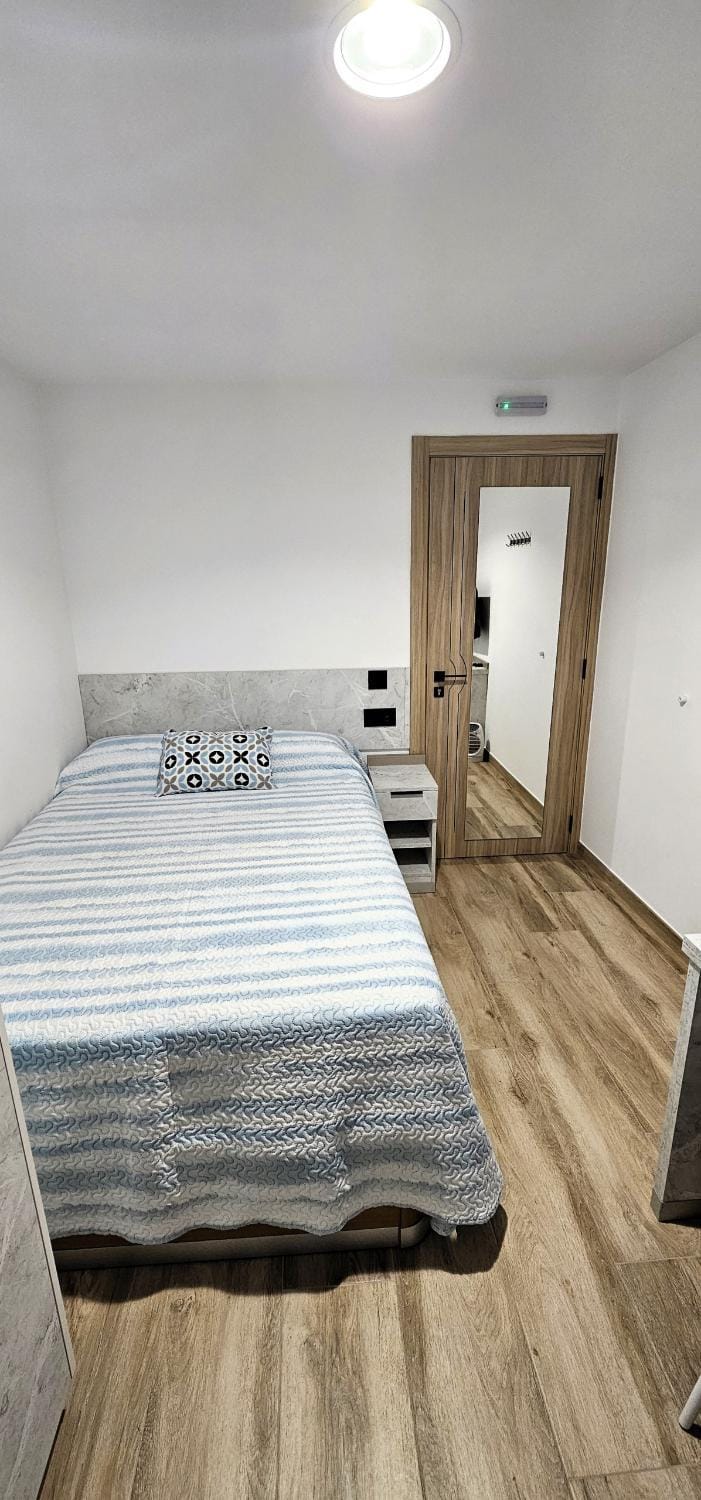 Vacansis Santiago Garcia Prieto y Romero Donallo Habitaciones Privadas Bed and Breakfast in Santiago de Compostela