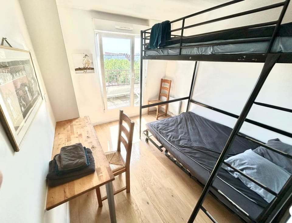 Photo of the whole room, Bedroom, bunk bed