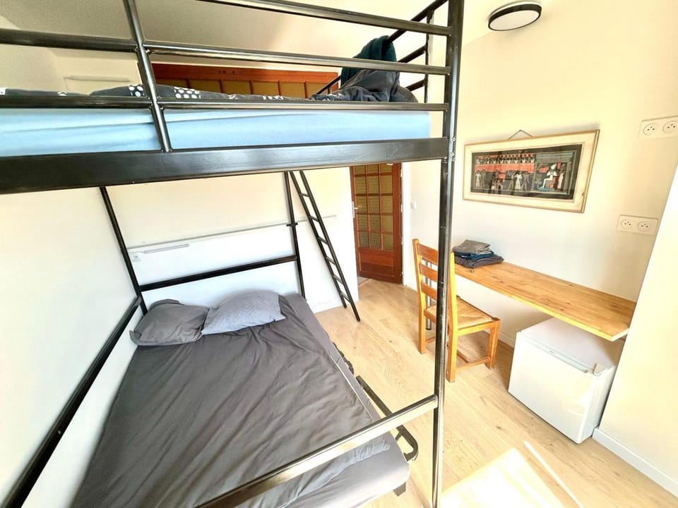 Photo of the whole room, Bedroom, bunk bed