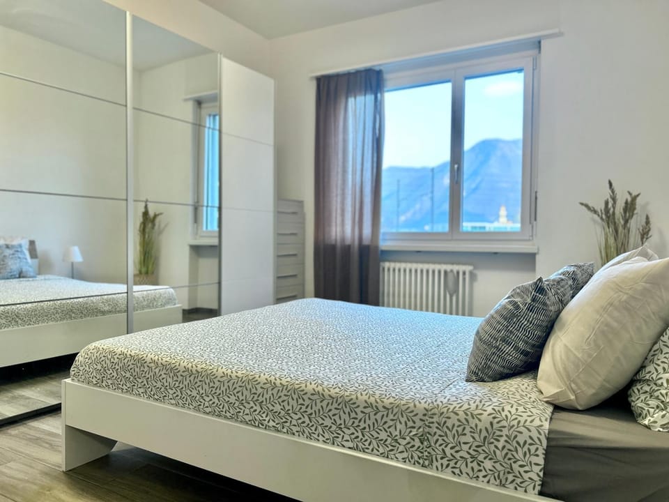 Spacious & Stylish Apartment - Partial Lake View Apartment in Lugano