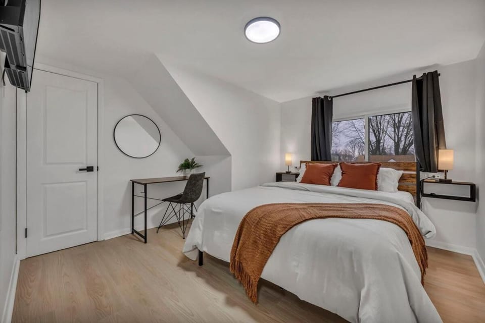 NEW! Modern Retreat Near CLE-Game Room-Renovated House in Lake Erie