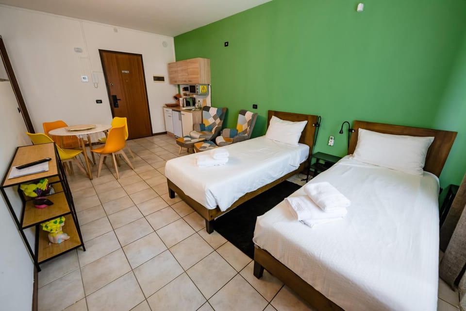 Budget Stay + Private Parking Apartment in Como