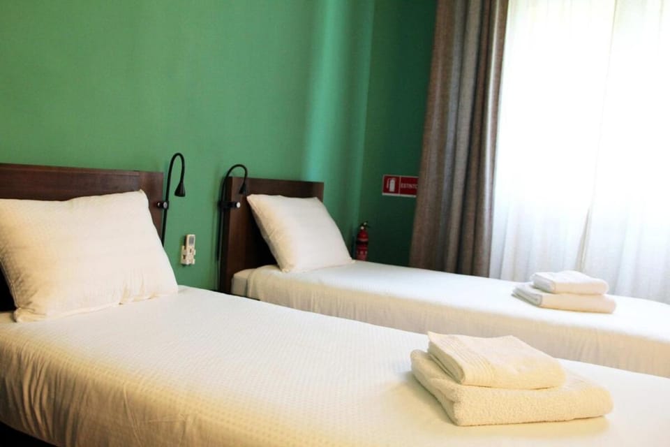 Budget Stay + Private Parking Apartment in Como