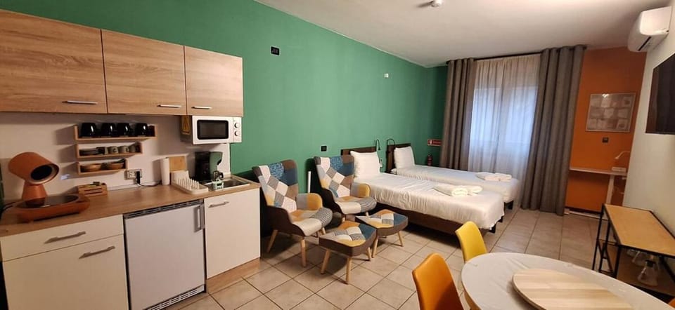Budget Stay + Private Parking Apartment in Como