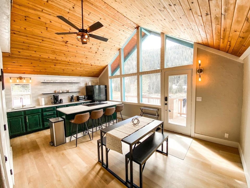Mountain Views near hiking trails and ski slopes House in Summit County