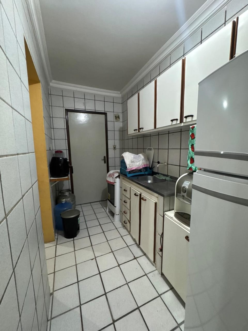 Kitchen or kitchenette, minibar, stove