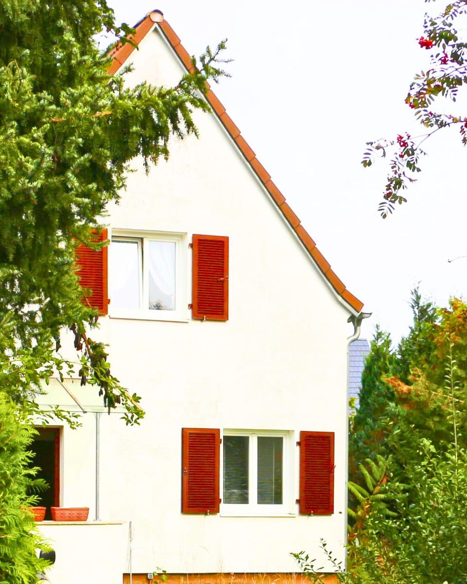 Property building, Day, Garden, Garden view