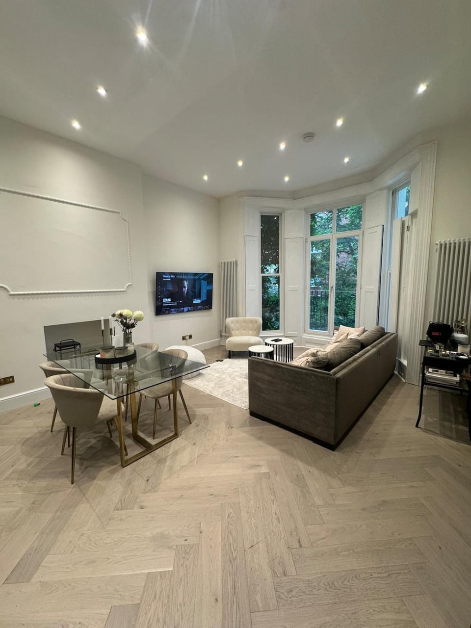 The Location! Holland Park Apartment in City of Westminster