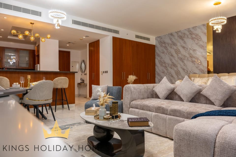 Central Park Towers Royal suite DIFC Downtown Bed and Breakfast in Dubai