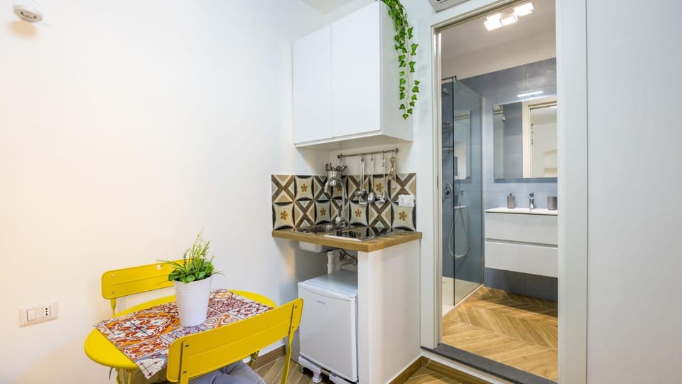 Kitchen or kitchenette