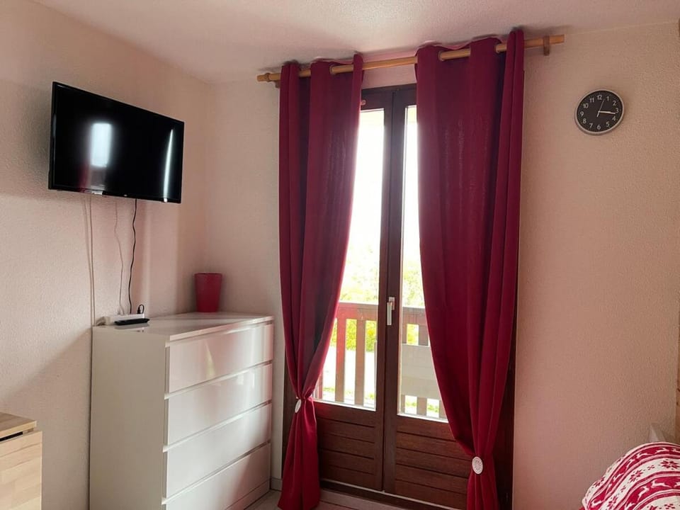 Communal lounge/ TV room, Bed, Photo of the whole room