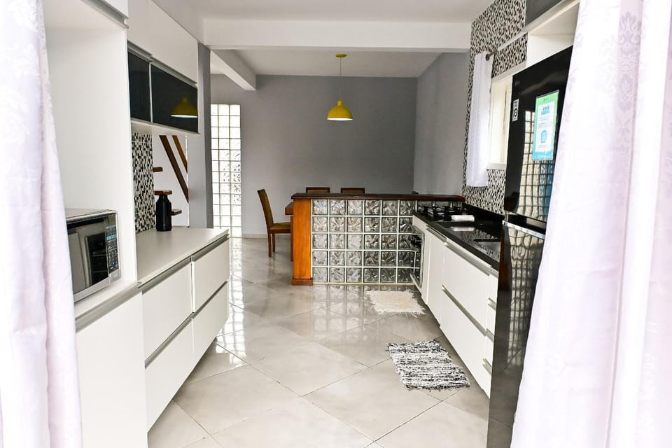 House with pool 500m from Praia da Feiticeira House in State of São Paulo