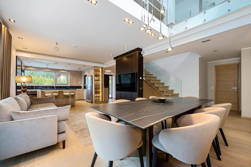 Communal lounge/ TV room, TV and multimedia, Living room, Dining area