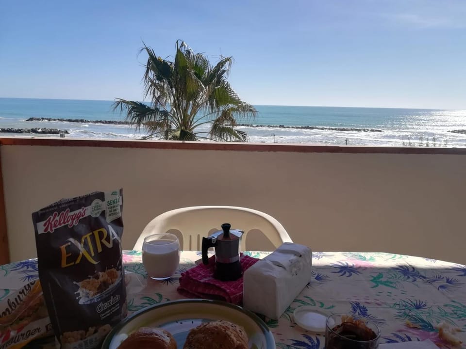 Beach Home - Fronte Mare con Terrazza e Parcheggio Apartment in Martinsicuro