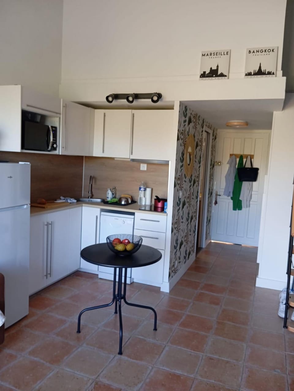 Kitchen or kitchenette, Dining area, dishwasher, oven, stove