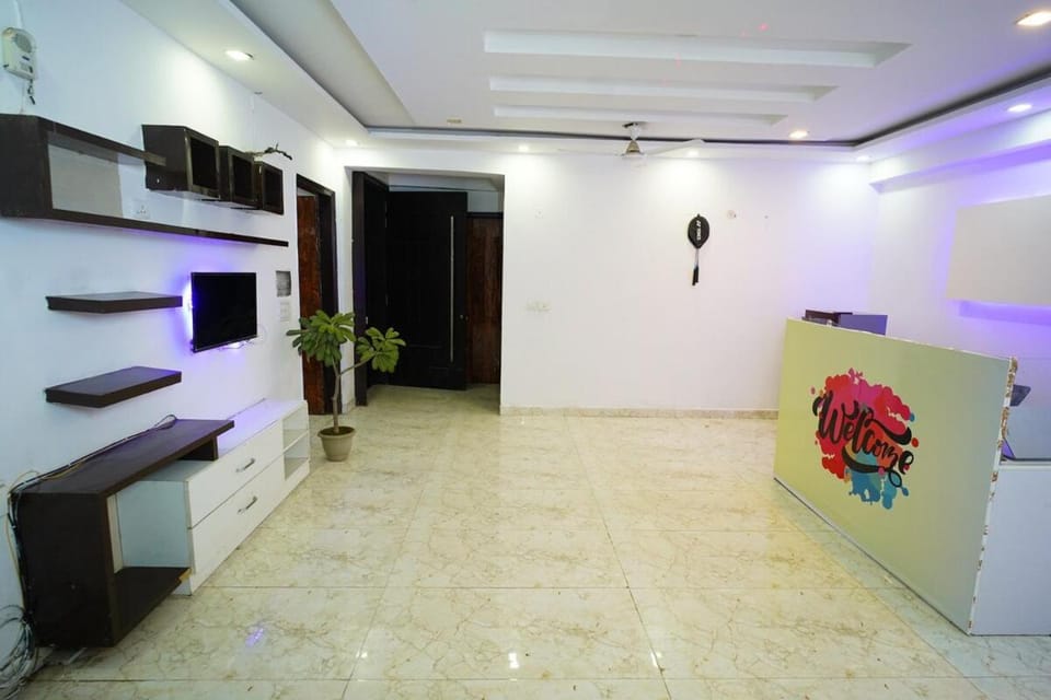 Airport Distance Large Apartment Apartment in New Delhi