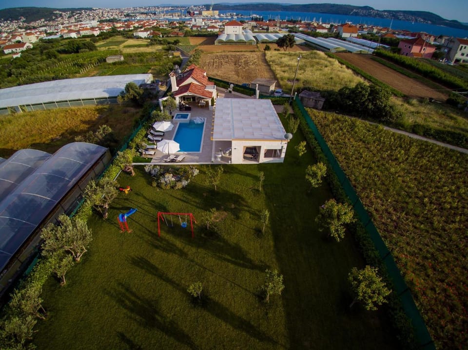 Property building, Bird's eye view