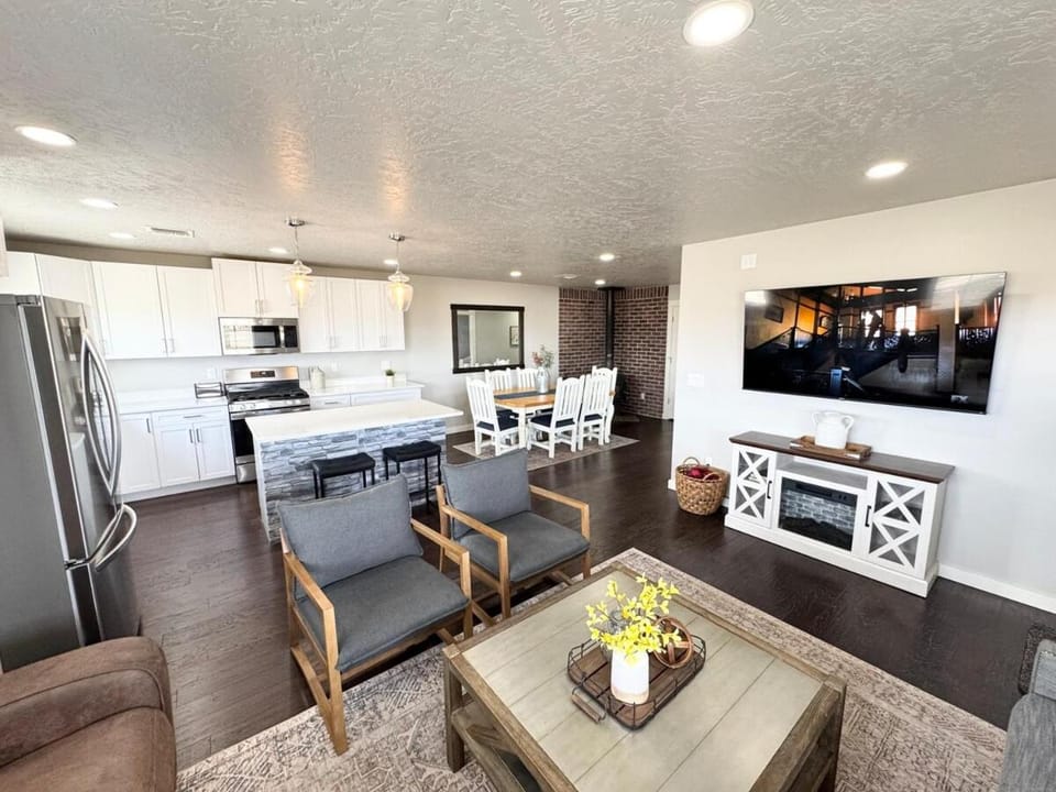Private upstairs apartment on 5 acre ranch Apartment in Salmon River