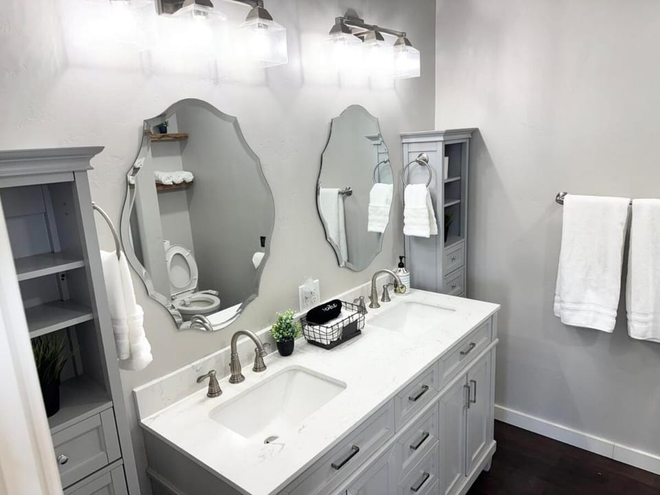 Private upstairs apartment on 5 acre ranch Apartment in Salmon River