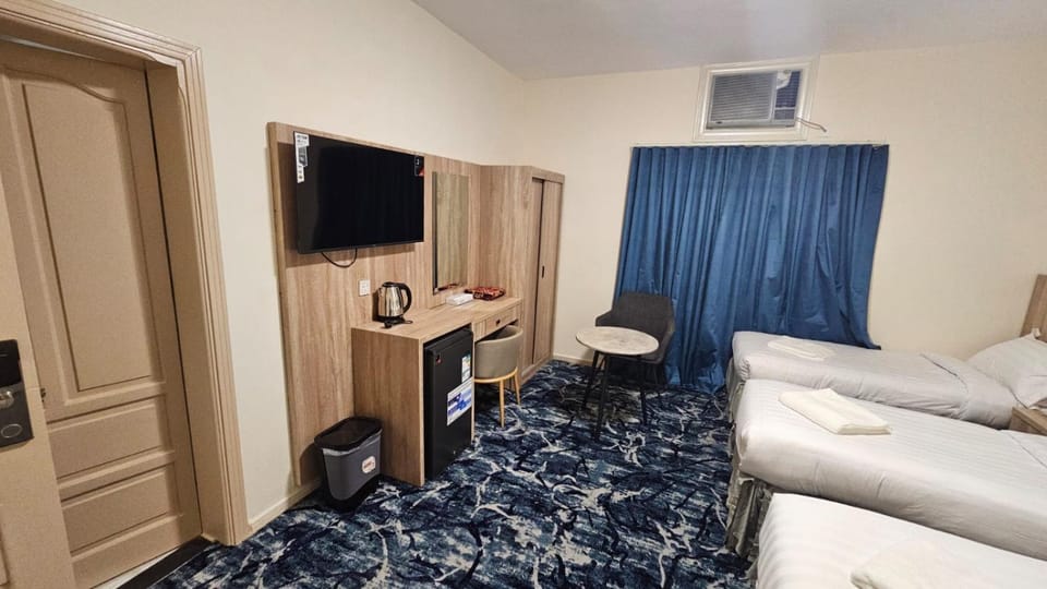 Communal lounge/ TV room, Bed, TV and multimedia, Photo of the whole room, Bedroom, wardrobe, air conditioner