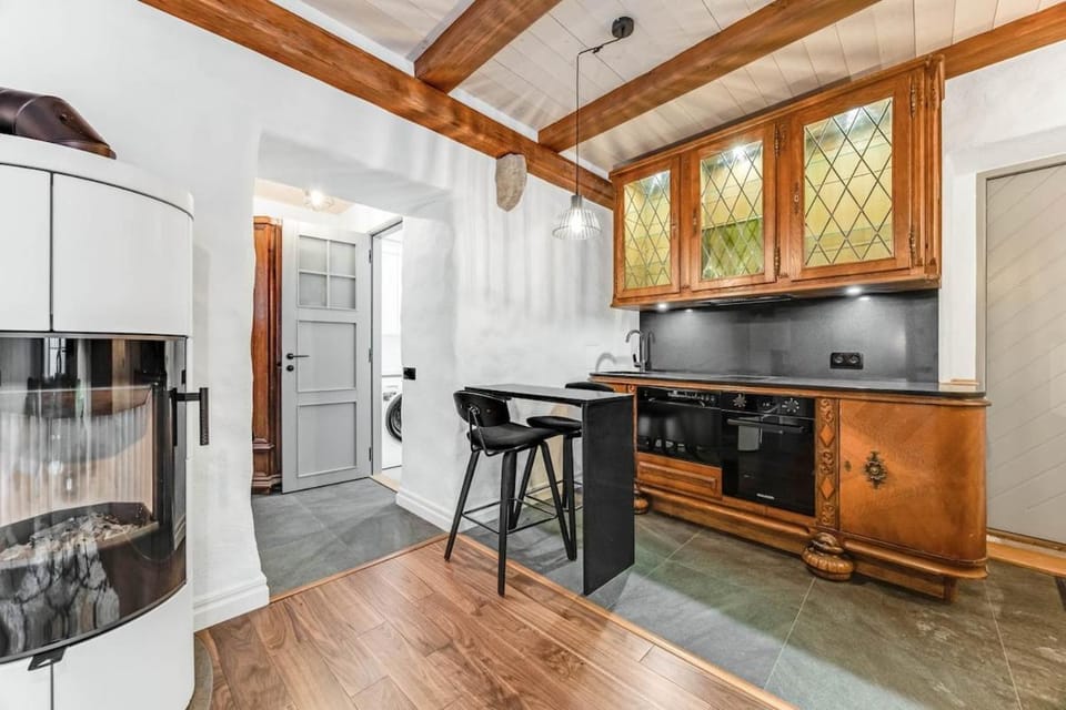 Kitchen or kitchenette, Dining area, dishwasher, stove