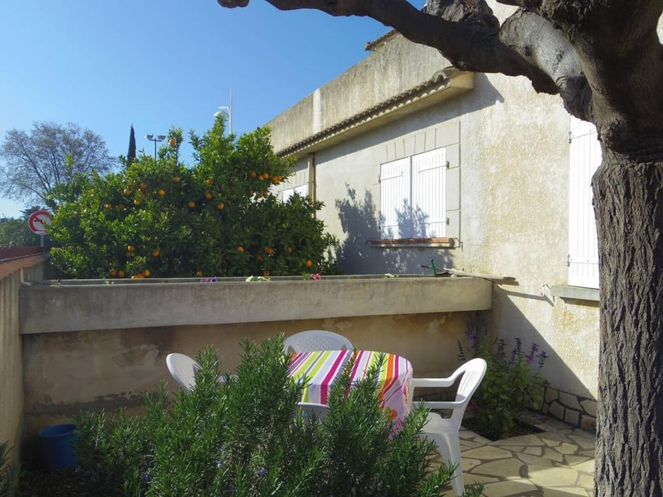 Résidence Ccamt38-aigues Mortes - Appart coeur Camargue avec Spa Aigues mortes T2 ADULTE Seulement MAE-5361 Apartment in Aigues-Mortes