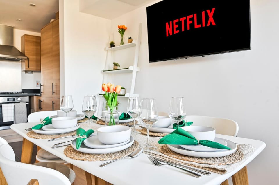 TV and multimedia, Kitchen or kitchenette, Dining area, Evening entertainment, Dinner