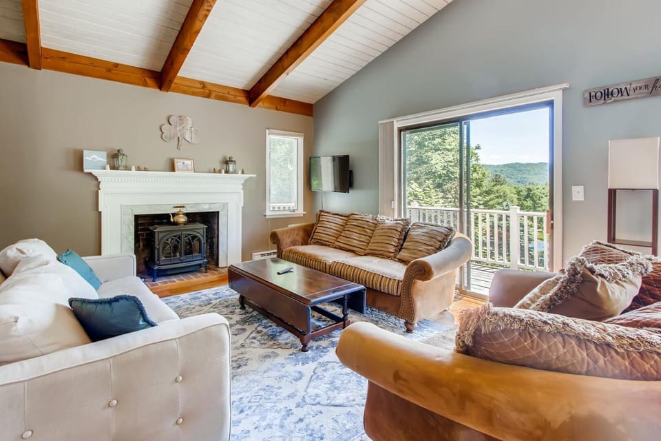 Silver Spring Chalet Spacious 4BR Retreat 1888 House in Pittsfield