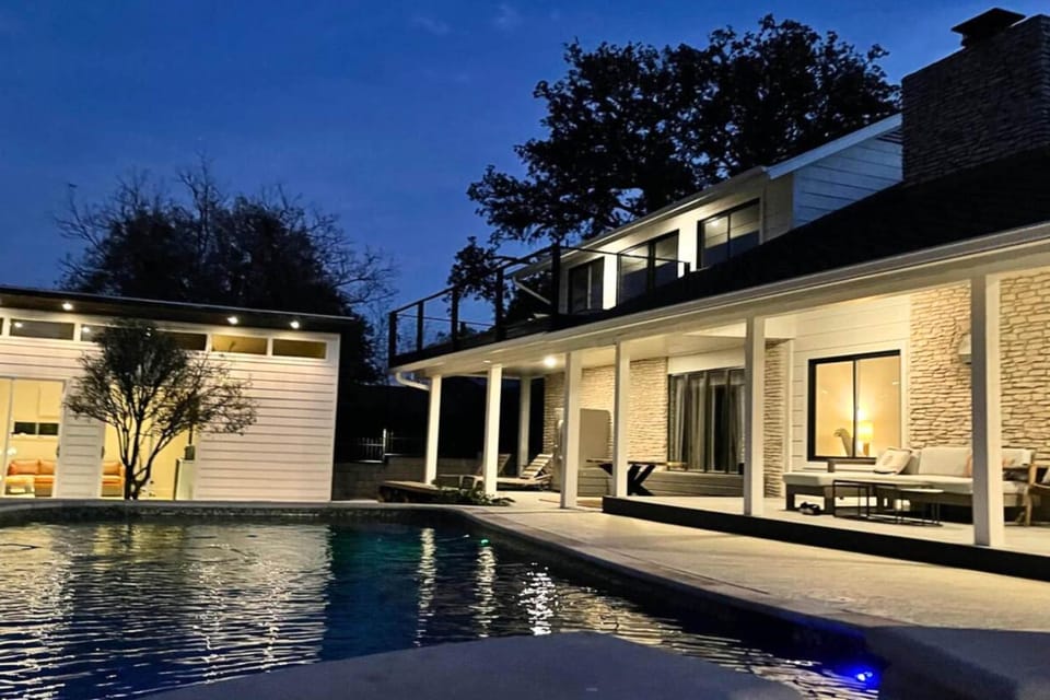 Upstay Modern Home Near Golf Course and Downtown House in Montopolis