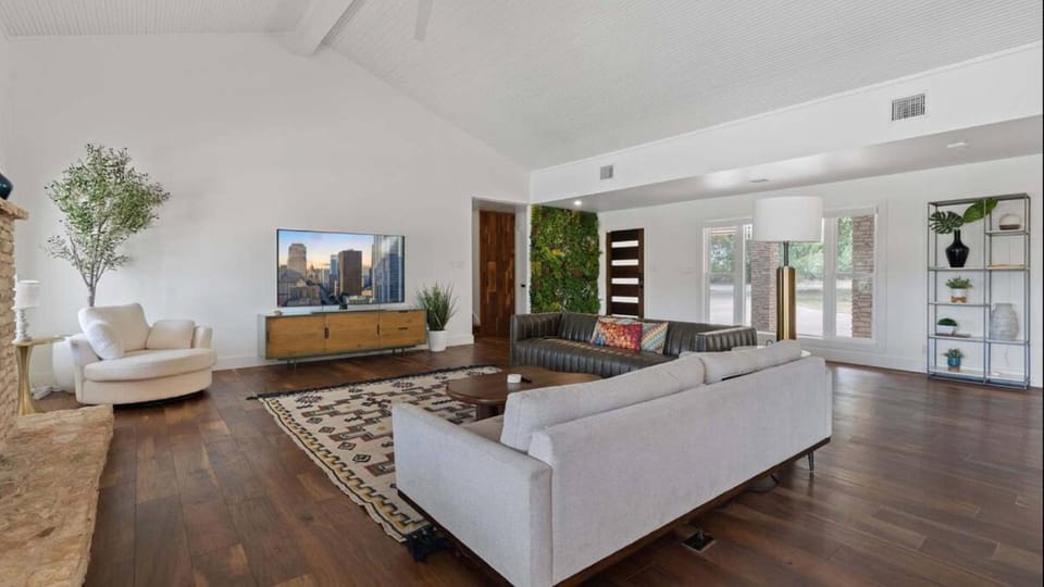 TV and multimedia, Living room, Seating area