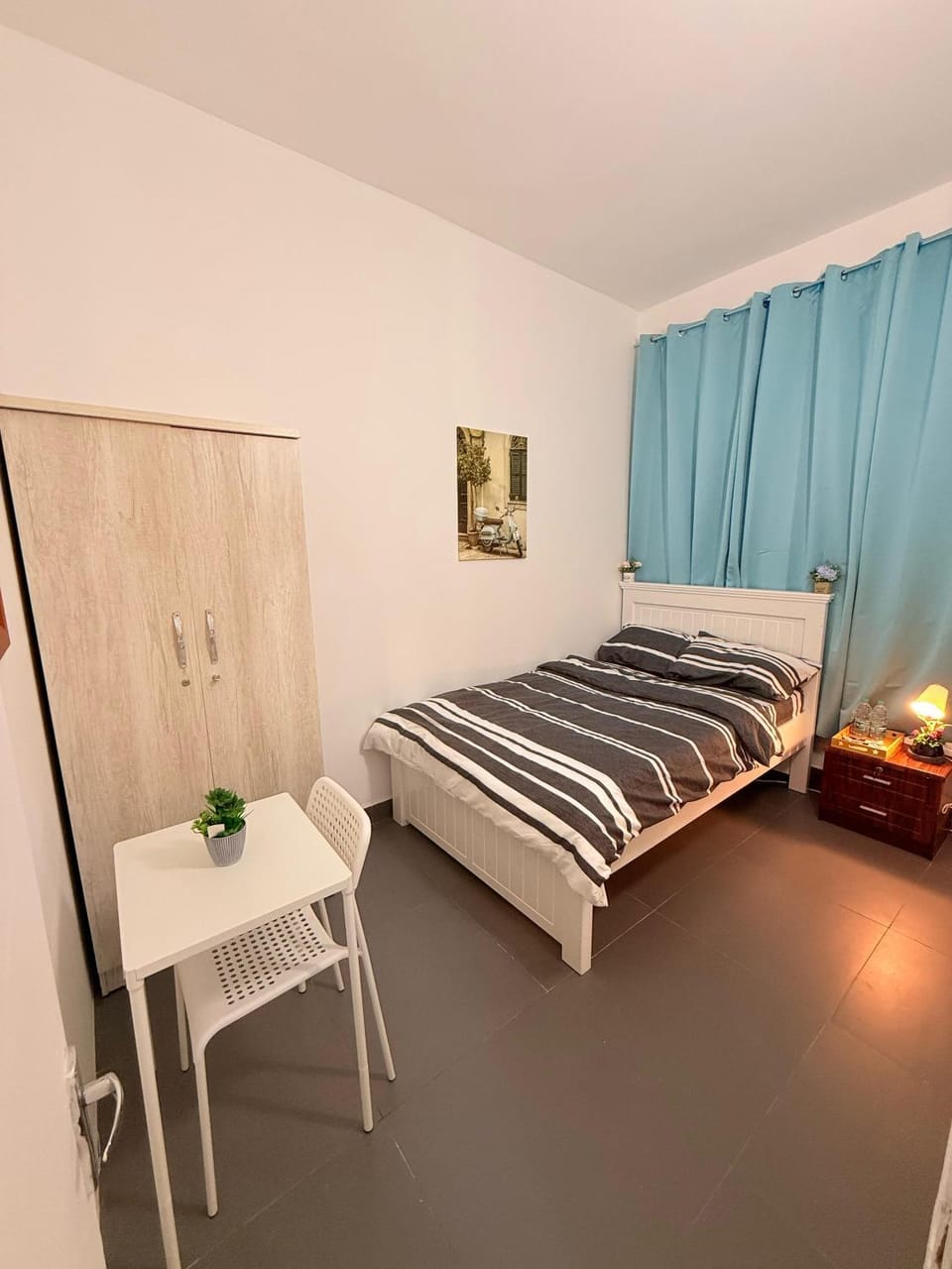 Photo of the whole room