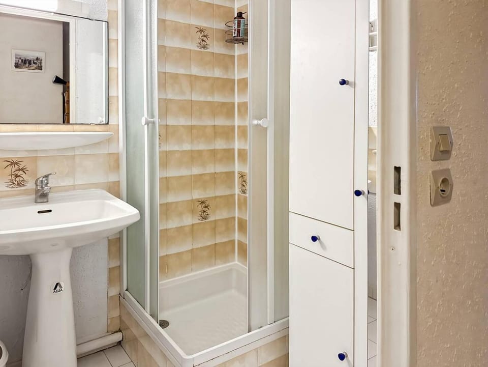 Shower, Toilet, Bathroom, furniture, kitchen