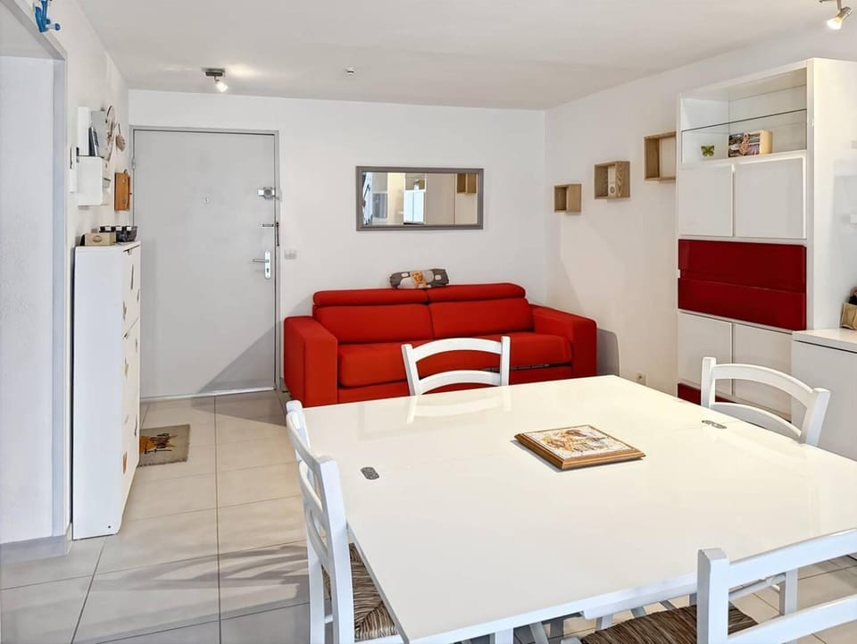 Bed, kitchen