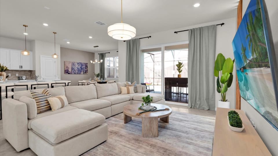 Family Home w Cinema, Pool & BBQ Clermont House in Four Corners