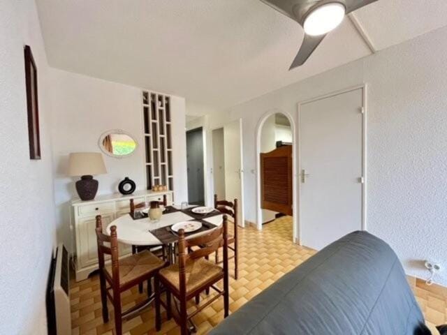 Bed, kitchen