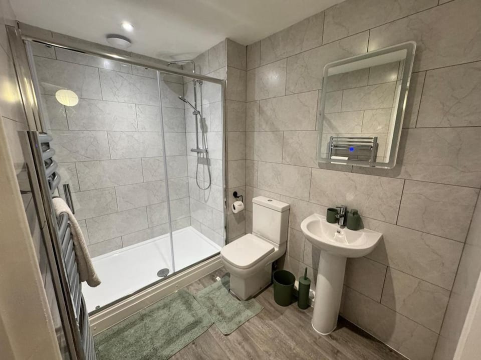 Toilet, Bathroom, towels