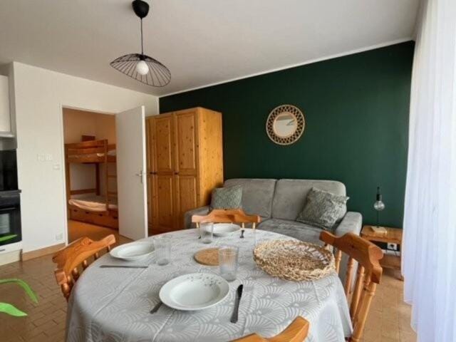 Bed, kitchen