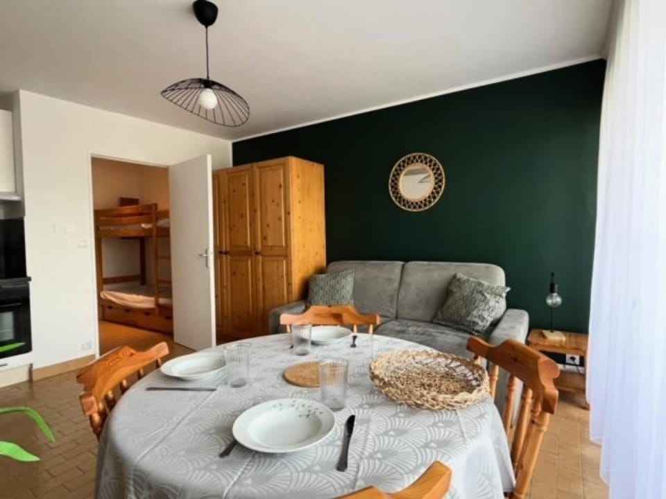 Bed, kitchen