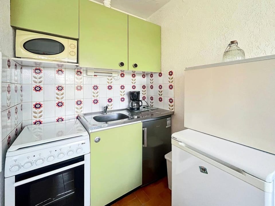 Bathroom, oven, kitchen